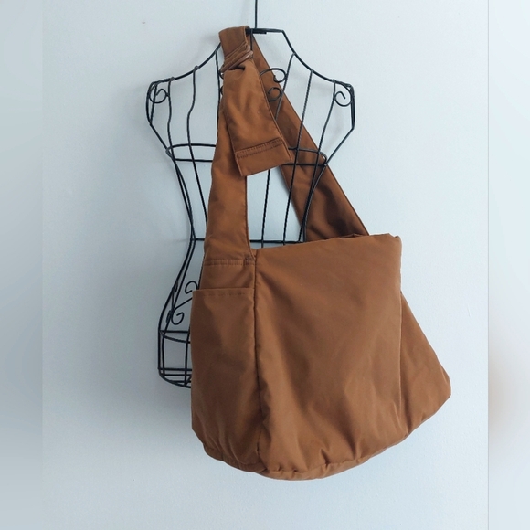 Uniqlo Handbags - Uniqlo Crossbody Puffer Bag